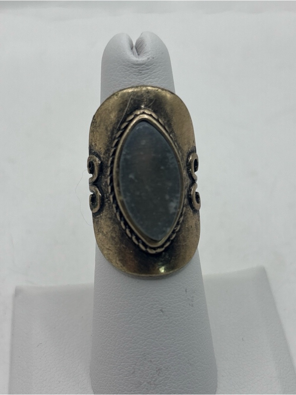 marquee gray agate antique gold tone size 6